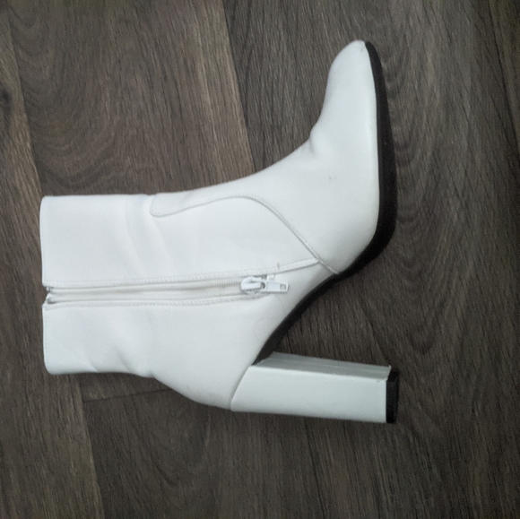 White booties - Picture 2 of 7